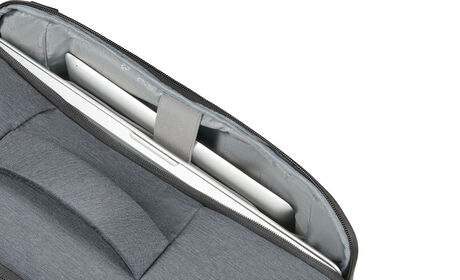 Laptop compartment 15.6"