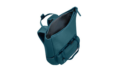 Large main compartment