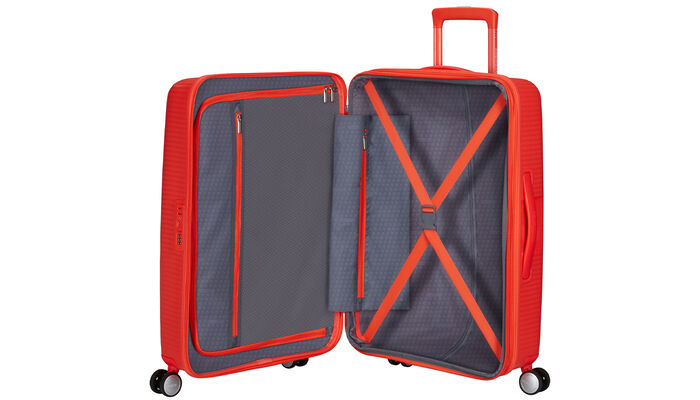 Interior organisation with extra zipped apron pocket 